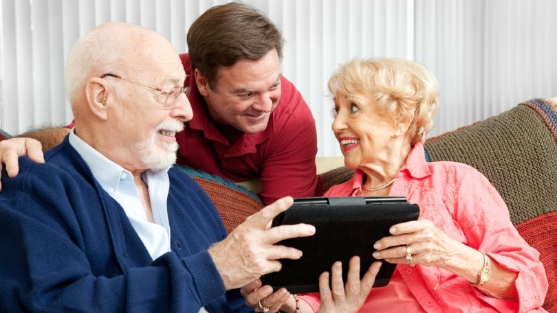 elderly-parents-speaking-to-son-about-their-finances
